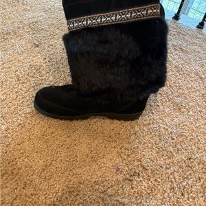 Elegant Black Fur-Trimmed Women's Boots